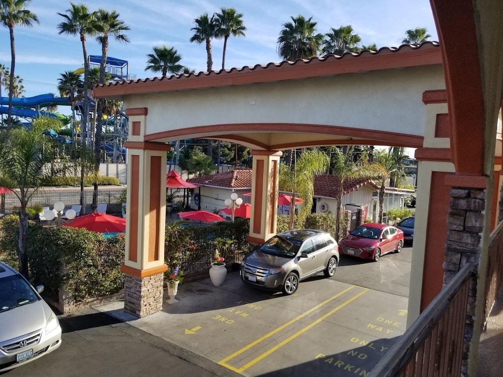 Best Inn & Suites Anaheim Exterior photo