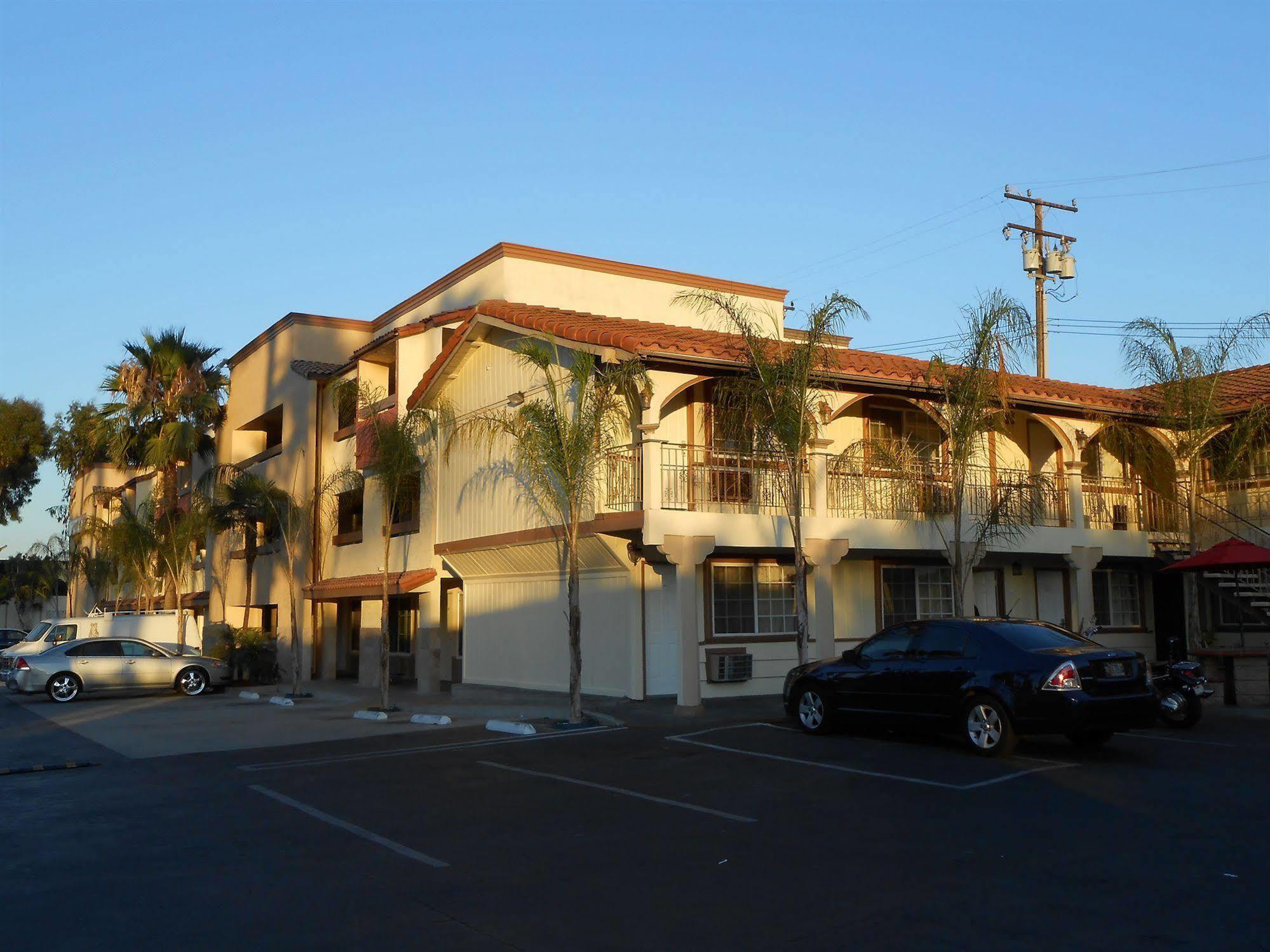 Best Inn & Suites Anaheim Exterior photo